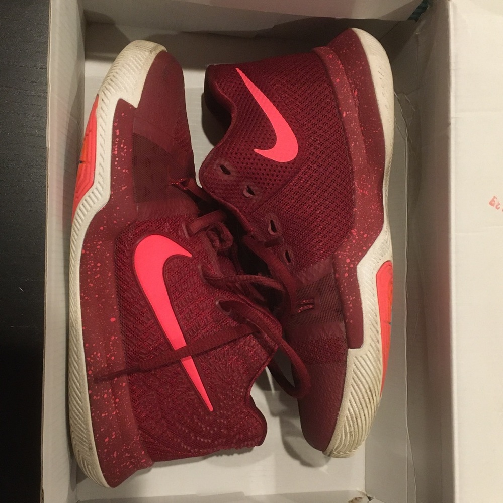 Nike Kyrie 3(PS), Sz 2Y (youth)
